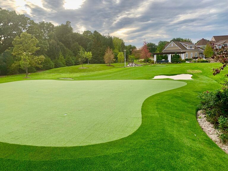 A Short Golf Hole & Backyard Putting Green in the ChicagoArea
