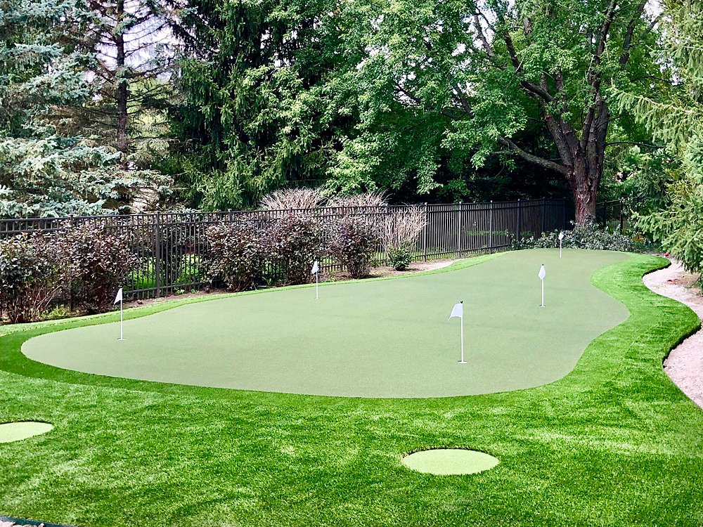 Residential Putting Greens in Chicago GroTurf Inc.